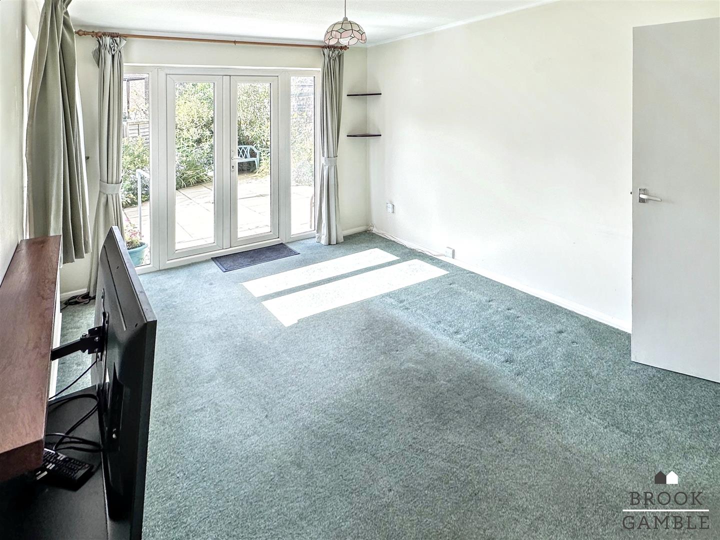 1 Bedroom Flat - Garden. 2 Charleston Road in Eastbourne,  5